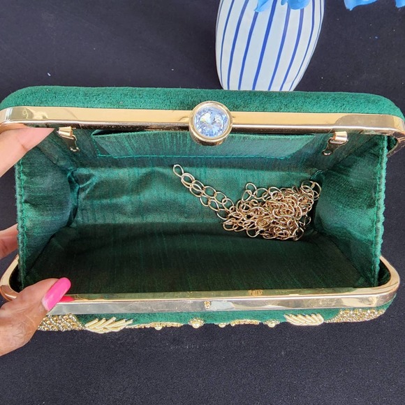 NWT Green velvet clutch with gold zardozi, beads and sequins embroidery. - Picture 9 of 10